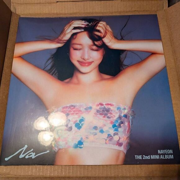 TWICE Nayeon NA TWICE SHOP EXCLUSIVE VINYL LP Pink Haze (POSTER + PHOTOCARD) - Picture 2 of 4
